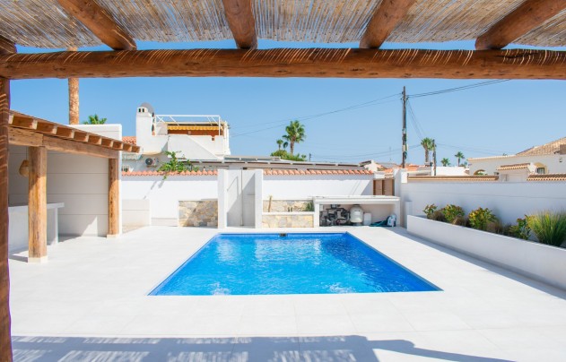Resale - Villa - Torrevieja - Torreta