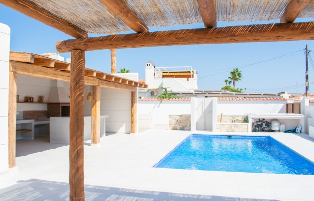 Resale - Villa - Torrevieja - Torreta