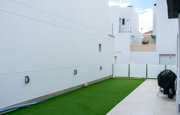 Resale - Villa - Torrevieja - Los Altos