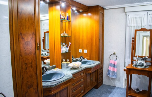 Reventa - Villa - Orihuela Costa - MUY CERCA DE LA PLAYA