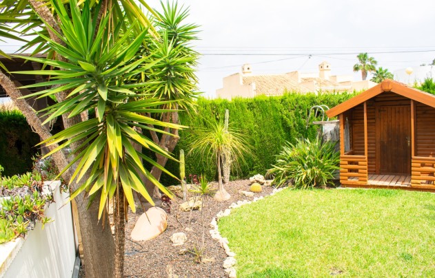 Reventa - Villa - Orihuela Costa - MUY CERCA DE LA PLAYA