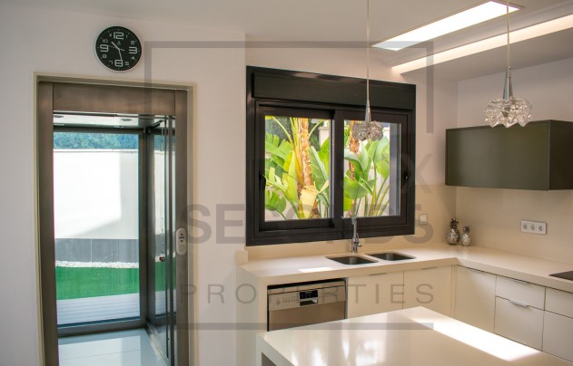 Herverkoop - Villa - San Miguel de Salinas - Urbanizaciones