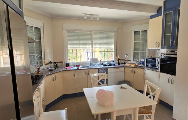 Resale - Villa - Torrevieja - El Chaparral