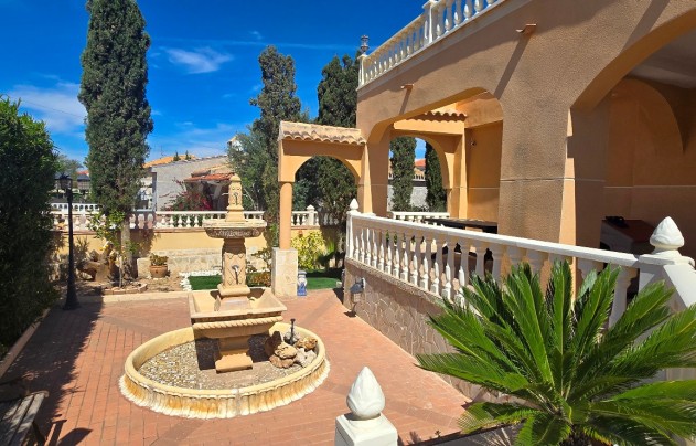 Resale - Villa - Torrevieja - El Chaparral
