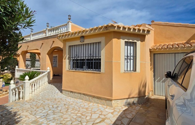 Resale - Villa - Torrevieja - El Chaparral