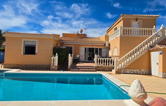 Resale - Villa - Torrevieja - El Chaparral