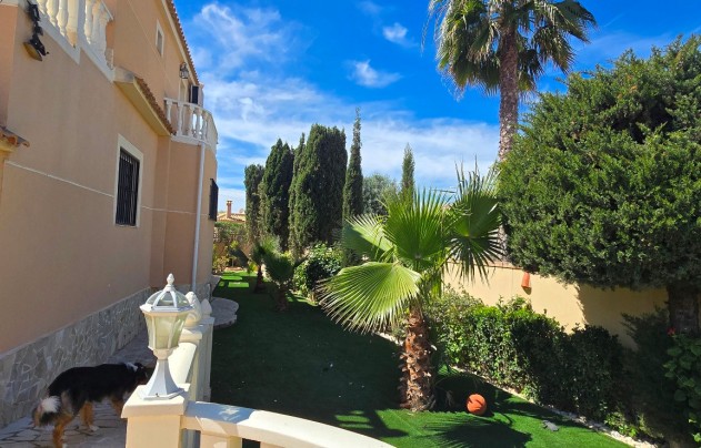 Resale - Villa - Torrevieja - El Chaparral