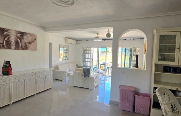 Resale - Villa - Torrevieja - El Chaparral