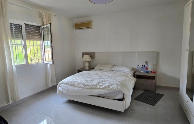 Resale - Villa - Torrevieja - El Chaparral