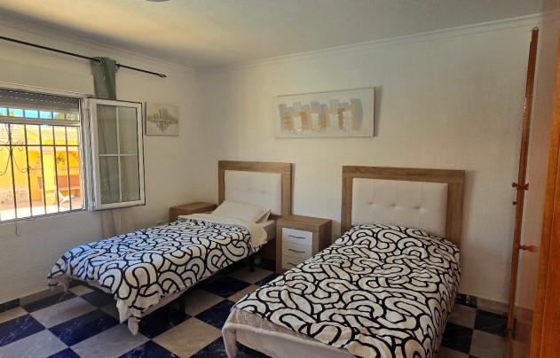 Resale - Villa - Torrevieja - El Chaparral