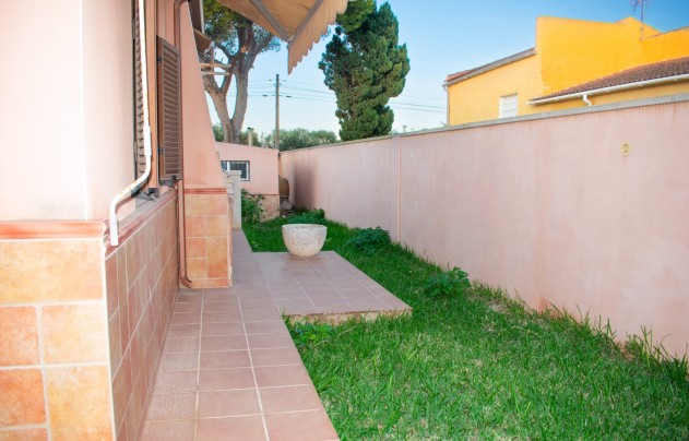 Resale - Villa - Torrevieja