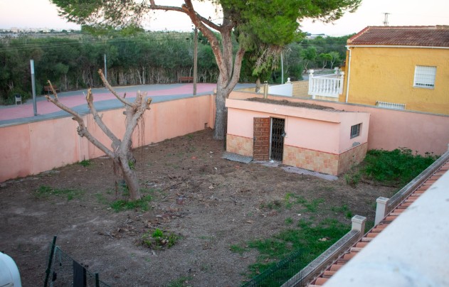 Resale - Villa - Torrevieja