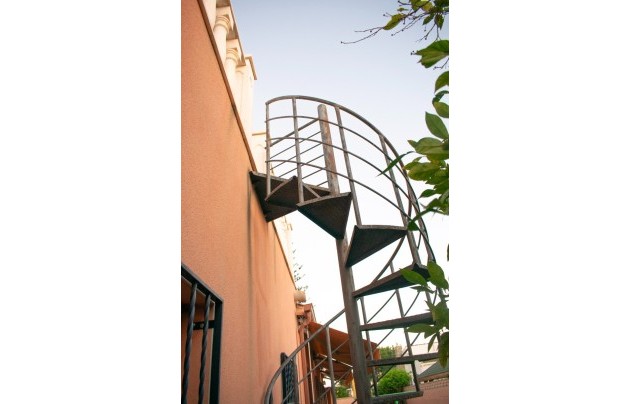 Resale - Villa - Torrevieja