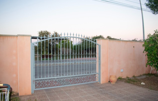 Resale - Villa - Torrevieja