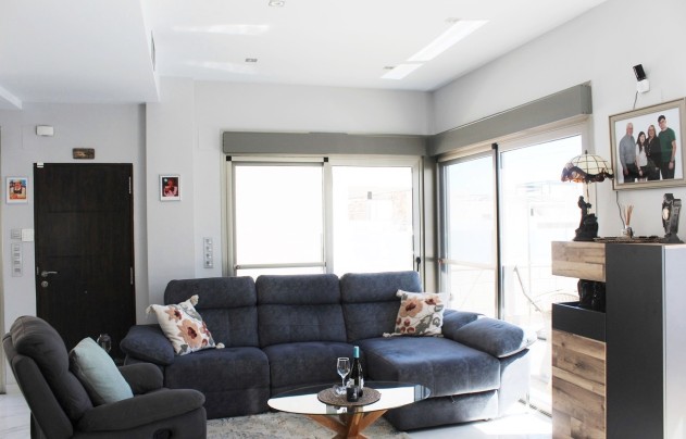 Resale - Villa - Orihuela Costa - Villamartín