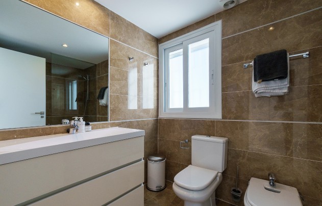 Herverkoop - Apartment - Benahavis - La Quinta