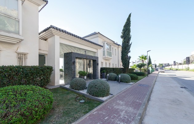 Herverkoop - Apartment - Benahavis - La Quinta