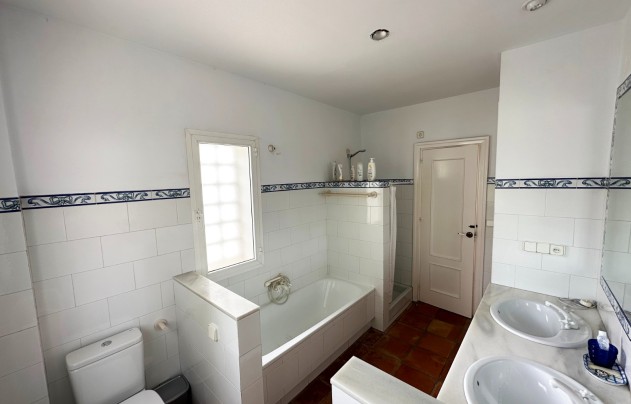 Herverkoop - Villa - Marbella - Las Chapas