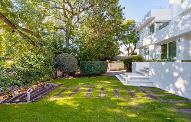 Herverkoop - Villa - Marbella - Nueva Andalucía