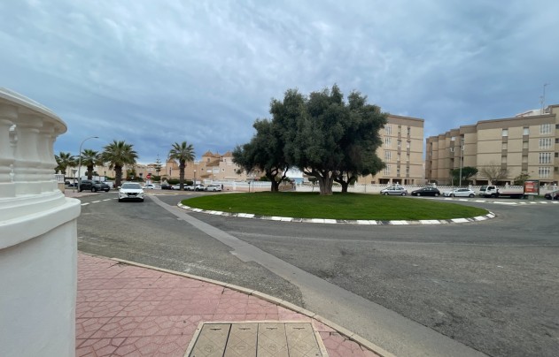 Resale - House - Guardamar del Segura