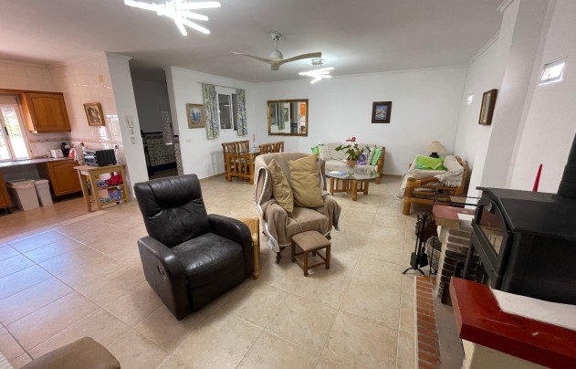 Resale - Villa - Daya Nueva