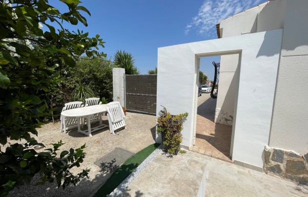 Resale - Villa - Daya Nueva