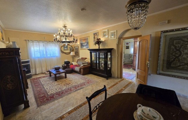 Resale - Villa - Sax