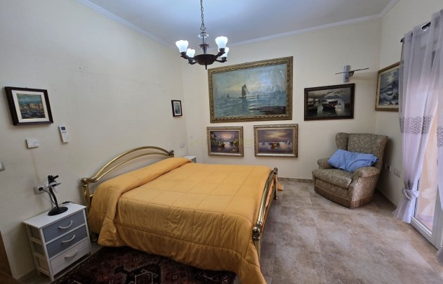 Resale - Villa - Sax