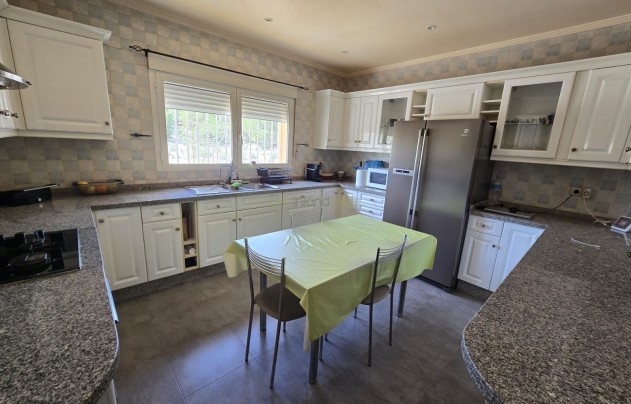 Resale - Villa - Sax