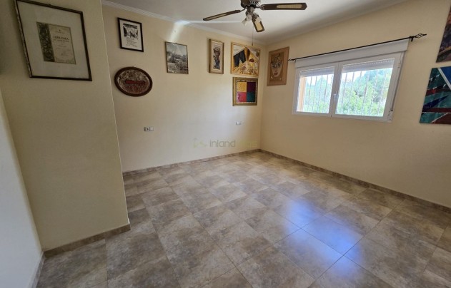 Resale - Villa - Sax