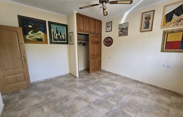 Resale - Villa - Sax