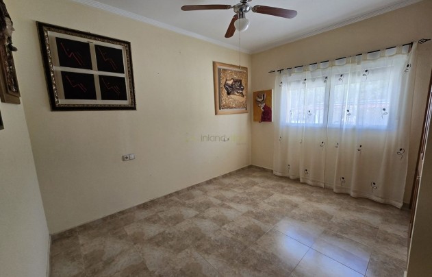 Resale - Villa - Sax