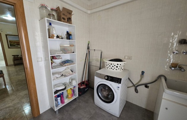 Resale - Villa - Sax