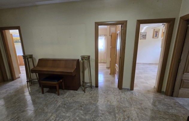 Resale - Villa - Sax