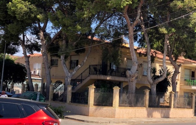 Resale - Villa - Los Alcazares