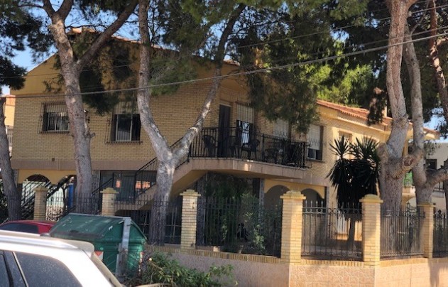 Resale - Villa - Los Alcazares