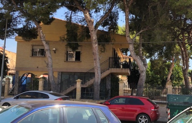 Resale - Villa - Los Alcazares