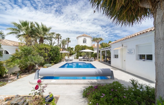 Resale - Villa - Torrevieja - La Siesta