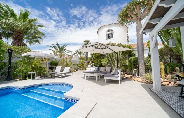Resale - Villa - Torrevieja - La Siesta