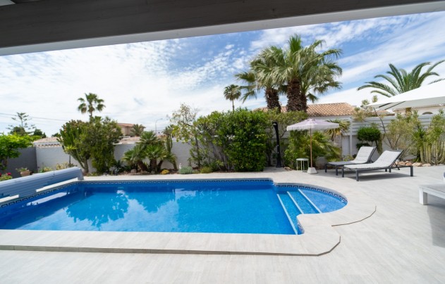 Resale - Villa - Torrevieja - La Siesta