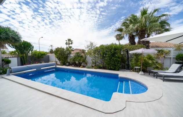 Resale - Villa - Torrevieja - La Siesta