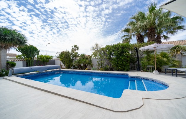 Resale - Villa - Torrevieja - La Siesta