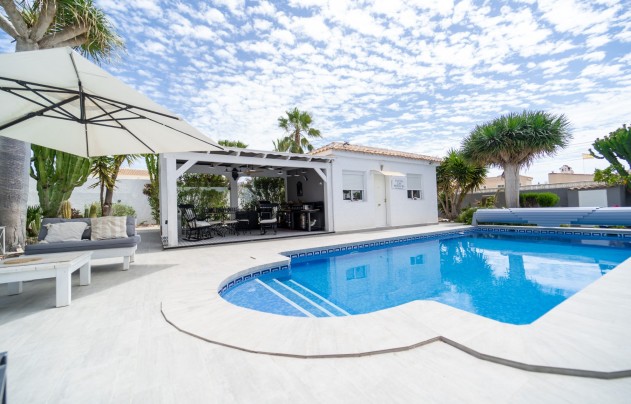 Resale - Villa - Torrevieja - La Siesta