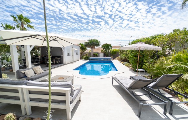 Resale - Villa - Torrevieja - La Siesta