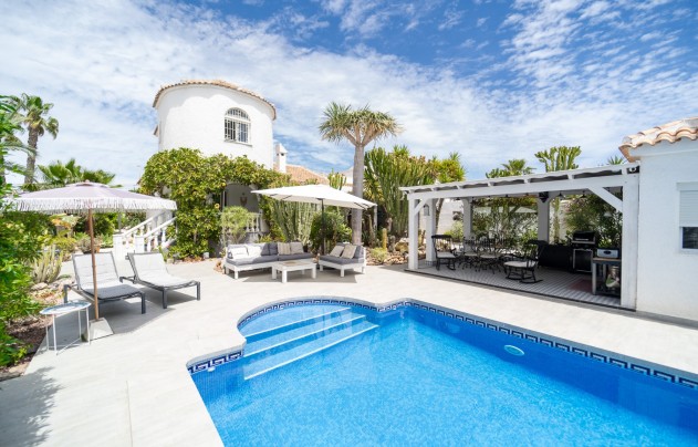 Resale - Villa - Torrevieja - La Siesta