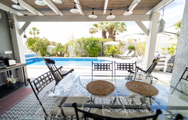 Resale - Villa - Torrevieja - La Siesta