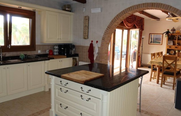 Resale - Villa - Orihuela