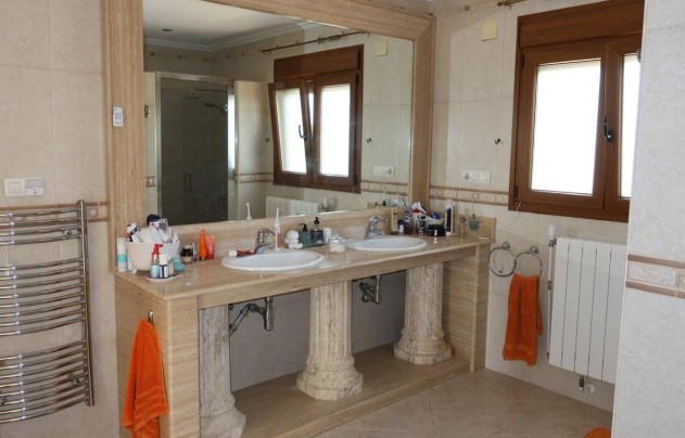 Resale - Villa - Orihuela