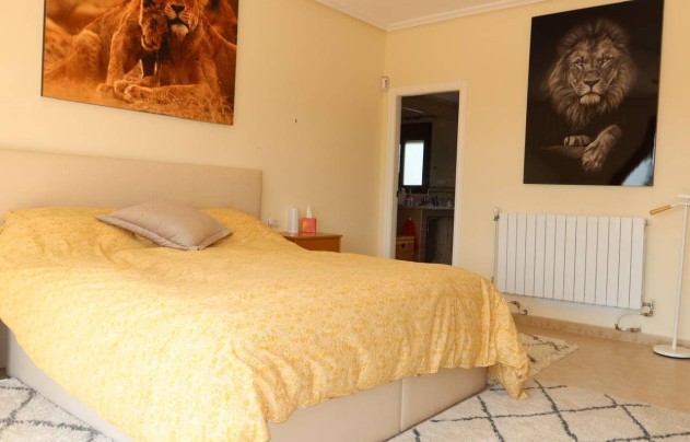 Resale - Villa - Orihuela