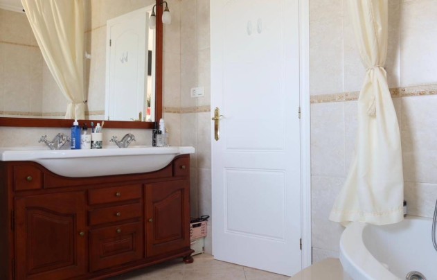 Resale - Villa - Orihuela